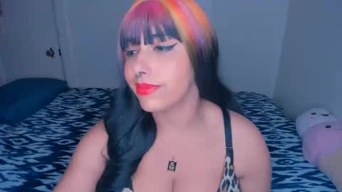 Snapshot of xocurvyrae chatting on December 4, 2024, 7:01 pm Rae online show from December 4, 2024, 7:01 pm