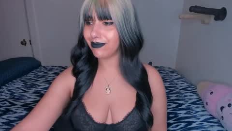 Snapshot of xocurvyrae chatting on February 3, 2025, 4:41 pm Rae online show from February 3, 2025, 4:41 pm