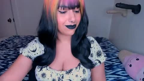 Snapshot of xocurvyrae chatting on February 28, 2025, 8:20 am Rae online show from February 28, 2025, 8:20 am