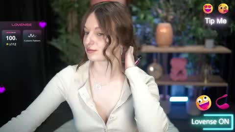 xoxo_molly online show from November 11, 2025, 12:10 am