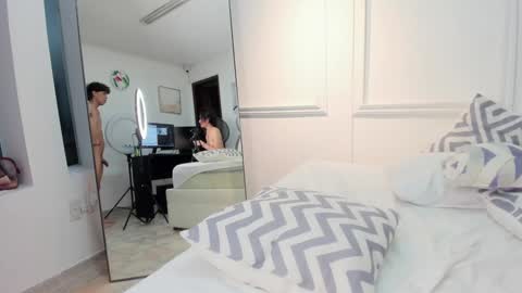 Snapshot of xrystal_and_danne chatting on February 2, 2025, 7:41 am Xrystal and Danne online show from February 2, 2025, 7:41 am