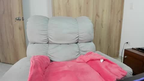 Hellen Sofia instagram hellen5546 online show from April 17, 2026, 8:01 pm