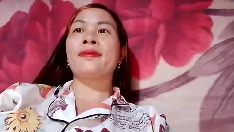 xuxulove00 online show from October 15, 2025, 4:23 am