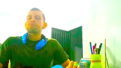 xuyeeg online show from February 10, 2025, 4:19 am