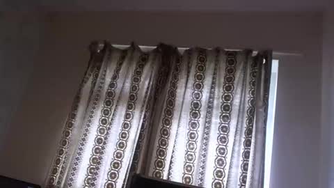 Snapshot of xvoyeur2011x chatting on April 15, 2026, 8:43 am xvoyeur2011x online show from April 15, 2026, 8:43 am