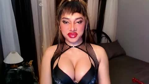 Snapshot of xxcinddyxx chatting on March 7, 2025, 6:11 pm cinddy online show from March 7, 2025, 6:11 pm