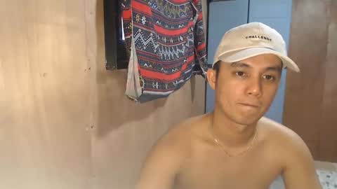 Snapshot of xxclark18xx chatting on June 5, 2026, 10:37 pm Clark online show from June 5, 2026, 10:37 pm