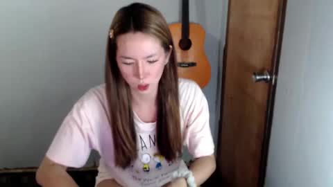 Snapshot of xxinnocentbellaxx chatting on December 16, 2024, 1:43 pm Dyanna Zulla online show from December 16, 2024, 1:43 pm