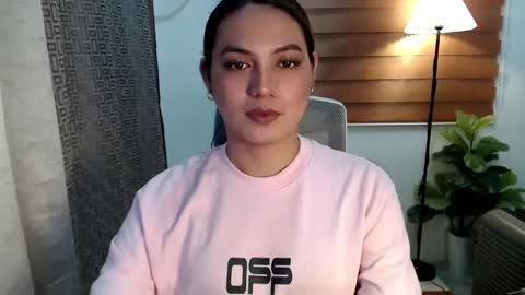 Snapshot of xxjulielovesyouxx chatting on January 7, 2025, 3:02 pm July online show from January 7, 2025, 3:02 pm