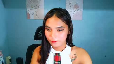 xxmiahot online show from June 5, 2026, 5:03 am
