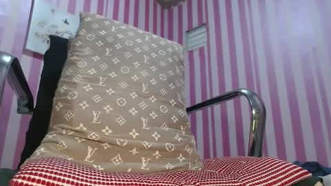 xxrowenatastycockforyouxx online show from November 19, 2025, 3:17 am