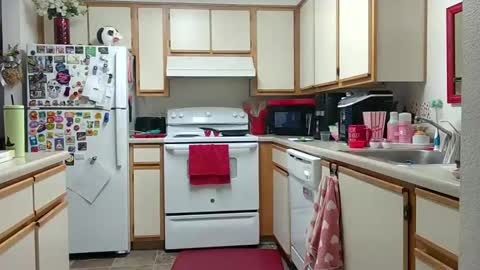 Snapshot of xxstrawberryjanexx chatting on January 14, 2025, 10:44 pm Strawberry Jane online show from January 14, 2025, 10:44 pm