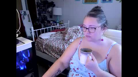 Snapshot of xxstrawberryjanexx chatting on March 7, 2025, 6:33 pm Strawberry Jane online show from March 7, 2025, 6:33 pm