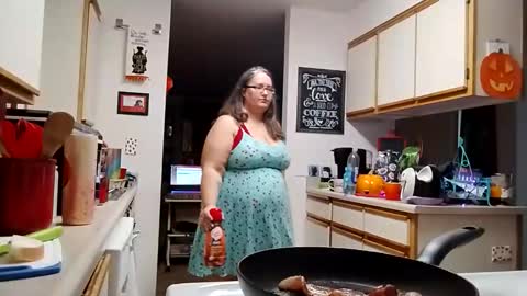 Snapshot of xxstrawberryjanexx chatting on November 6, 2025, 8:32 pm Strawberry Jane online show from November 6, 2025, 8:32 pm