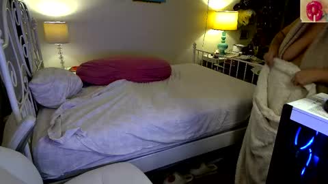 Snapshot of xxstrawberryjanexx chatting on November 18, 2025, 4:28 am Strawberry Jane online show from November 18, 2025, 4:28 am