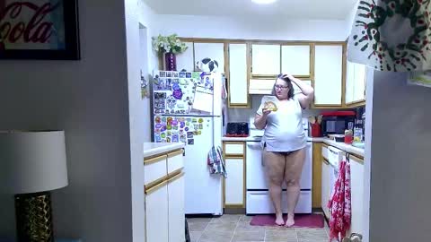 Snapshot of xxstrawberryjanexx chatting on December 16, 2025, 5:23 am Strawberry Jane online show from December 16, 2025, 5:23 am