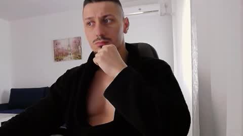 xxx_alejandro online show from December 4, 2025, 9:18 am