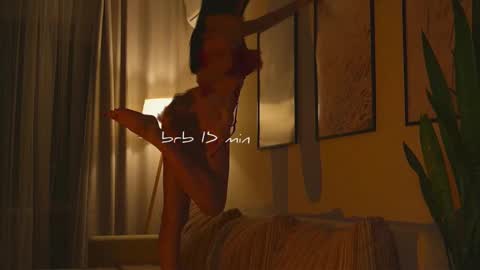 Molly online show from November 4, 2025, 9:41 am