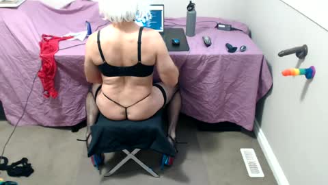 xxxxbrad online show from June 11, 2026, 5:44 pm
