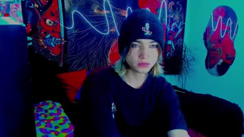 xzerox_ online show from October 7, 2025, 4:31 am