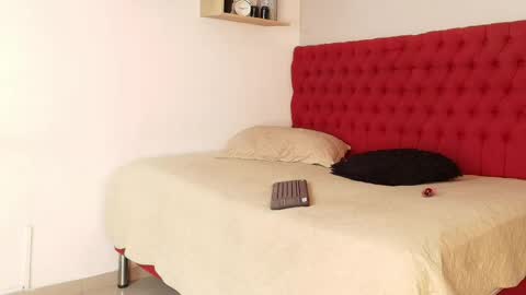 Snapshot of yamile_nieto chatting on June 7, 2026, 12:09 pm yamile_nieto online show from June 7, 2026, 12:09 pm