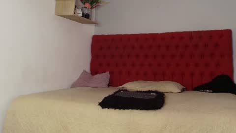 Snapshot of yamile_nieto chatting on June 10, 2026, 12:37 pm yamile_nieto online show from June 10, 2026, 12:37 pm