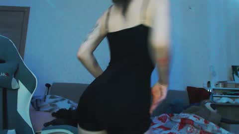 Snapshot of yamilean chatting on February 3, 2025, 11:47 pm Yami online show from February 3, 2025, 11:47 pm