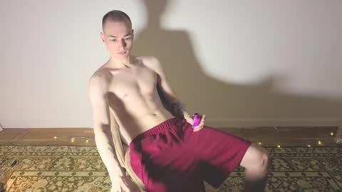 Yan online show from November 3, 2025, 4:19 pm