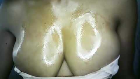 yanalove online show from April 21, 2026, 1:53 am