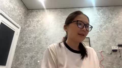 Snapshot of yangstauch chatting on June 10, 2026, 3:33 pm Chloe online show from June 10, 2026, 3:33 pm
