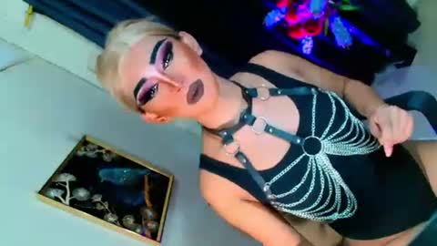 miss yasii online show from October 19, 2025, 3:56 pm