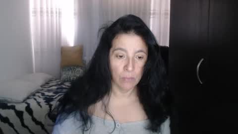 yasmin_love85 online show from January 9, 2025, 3:44 pm