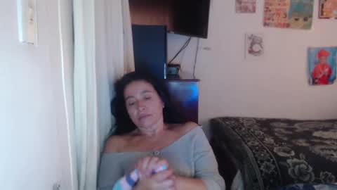 yasmin_love85 online show from February 24, 2025, 3:09 pm