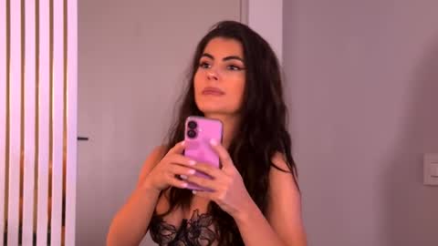 Yasmina  online show from December 1, 2025, 4:06 am