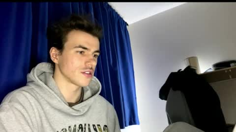 yayay333 online show from April 2, 2026, 7:22 pm