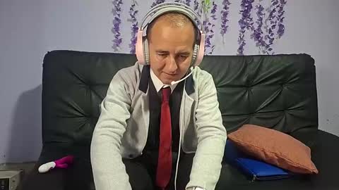 Snapshot of yazfore chatting on November 13, 2025, 2:49 pm Hazzan online show from November 13, 2025, 2:49 pm