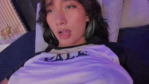 Yazmin online show from February 23, 2025, 8:44 pm