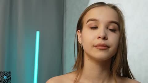 Kate online show from February 5, 2025, 6:59 pm