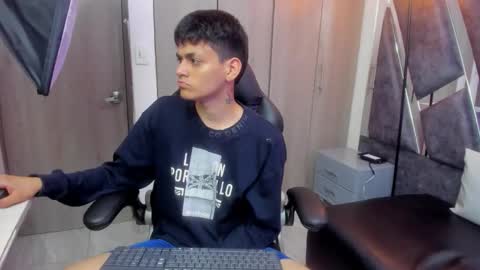 yef_thinn online show from November 22, 2025, 4:11 am