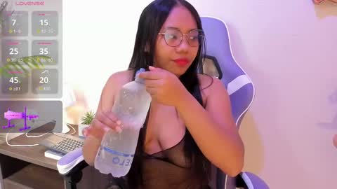 yeika_foxy online show from February 25, 2025, 11:19 am