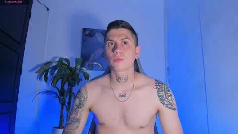 YEIKO ROMERO online show from December 22, 2025, 4:20 am