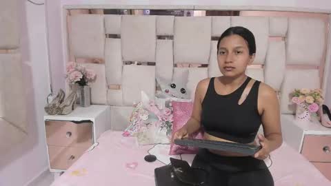 Snapshot of yeinsoliveros chatting on November 26, 2025, 11:00 am Yeins online show from November 26, 2025, 11:00 am