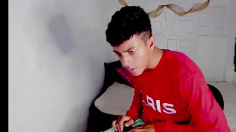 yeison_77 online show from December 10, 2024, 1:00 am