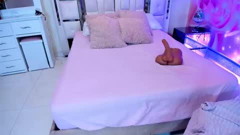 yelena  online show from December 19, 2025, 1:40 pm