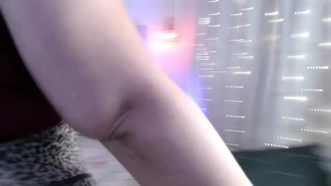 yellow_lily online show from January 11, 2025, 7:27 pm