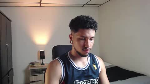 Yeff ind. model  online show from November 23, 2025, 2:33 am