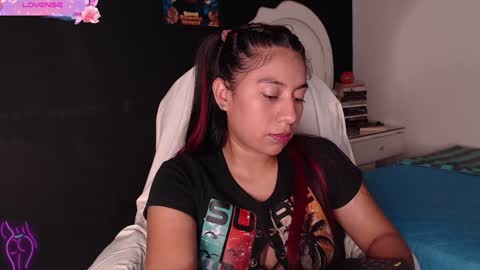 Snapshot of yes2802 chatting on February 4, 2025, 5:45 pm Yesi online show from February 4, 2025, 5:45 pm