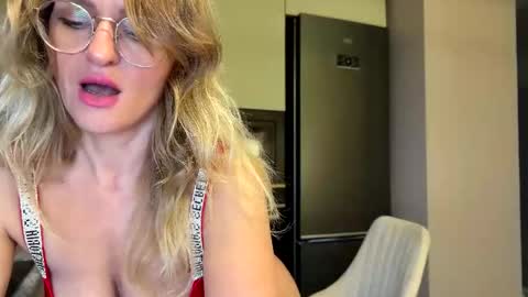 Zlata online show from September 25, 2025, 6:33 pm