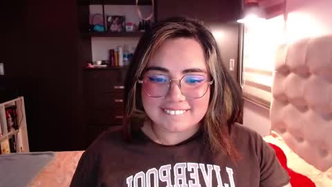 Snapshot of yini_angel07 chatting on February 10, 2026, 3:43 am hii i am yini online show from February 10, 2026, 3:43 am