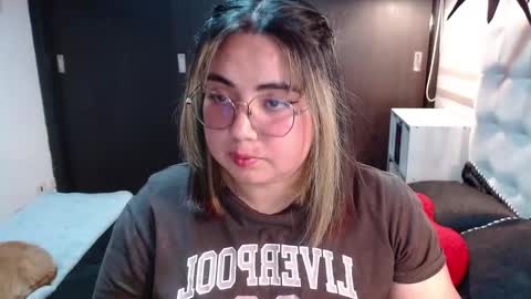 Snapshot of yini_angel07 chatting on March 9, 2026, 1:09 am hii i am yini online show from March 9, 2026, 1:09 am